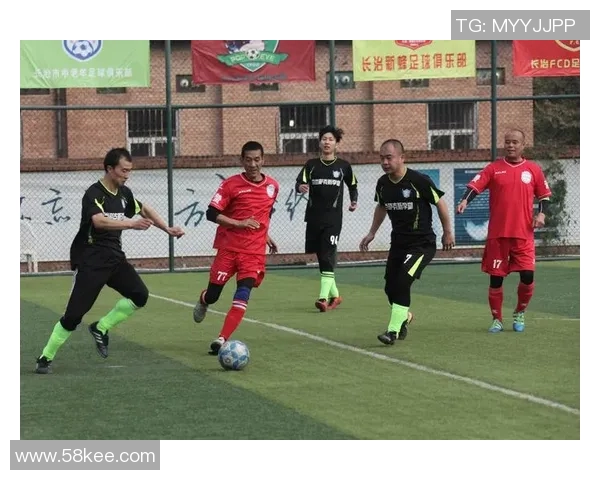 足球明星绝活射门技巧大揭秘展现他们的独特风采与精彩瞬间